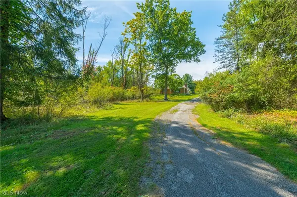 6640 Richmond Road, Oakwood Village, OH 44146