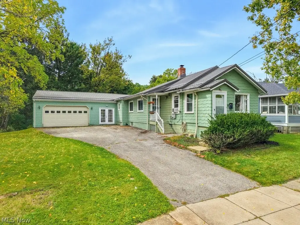 32 Oakwood Avenue, Bedford, OH 44146 - #1