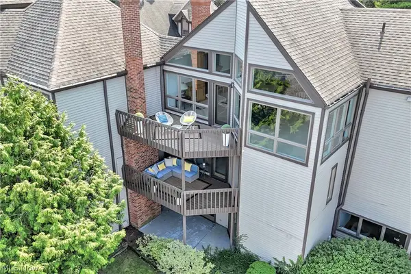 401 Darbys Run, Bay Village, OH 44140