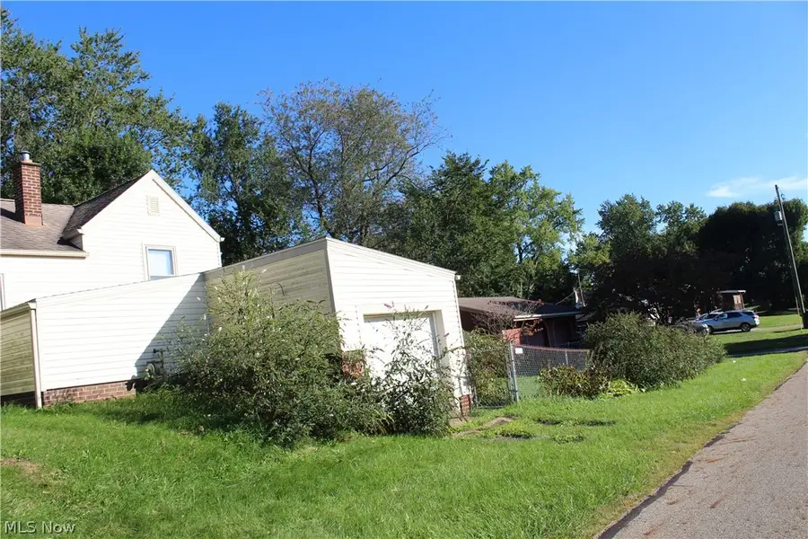 3202 24th Se Street, Canton, OH 44707 - #2