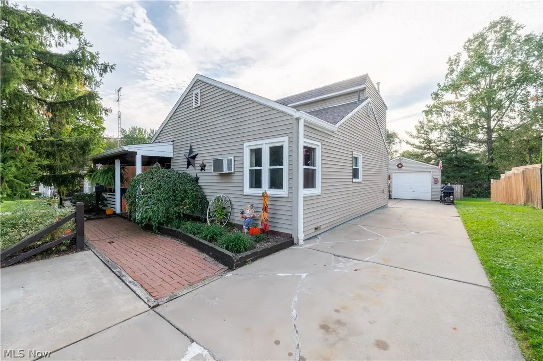 140 S Bon Air Avenue, Youngstown, OH 44509 - #1