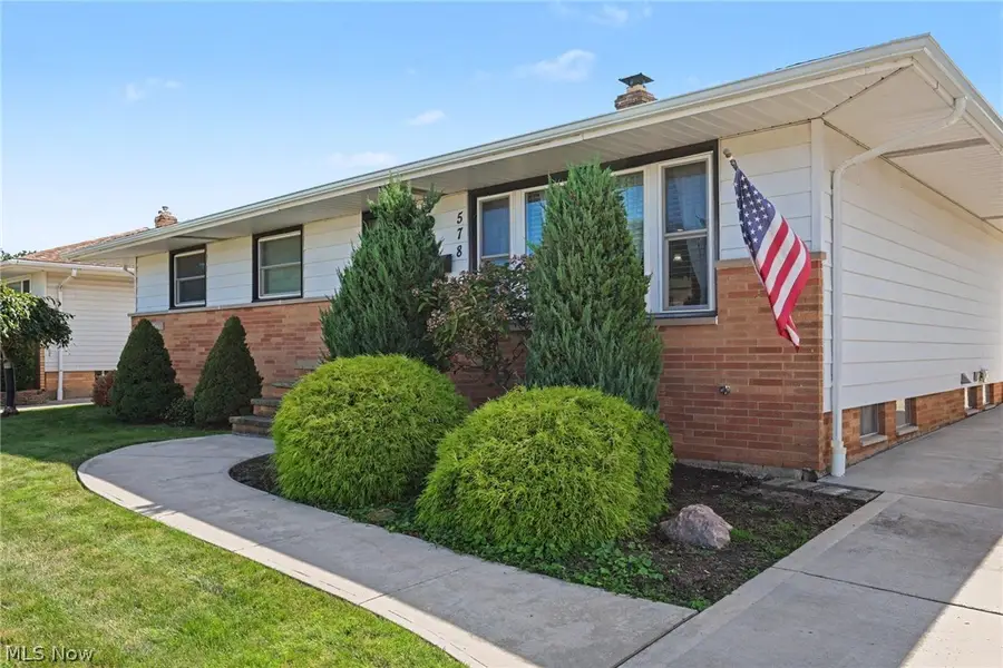 578 E Hillsdale Avenue, Seven Hills, OH 44131 - #2