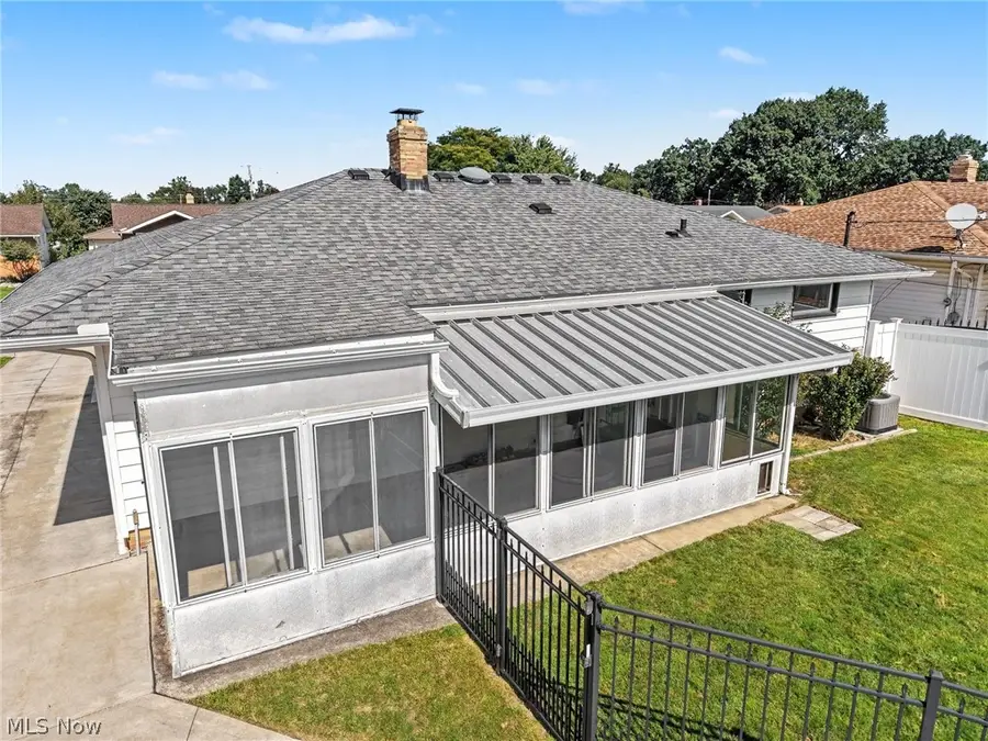 578 E Hillsdale Avenue, Seven Hills, OH 44131 - #3