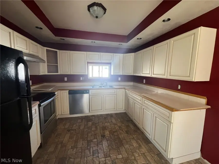 107 Elmwood Avenue, Barberton, OH 44203 - #3