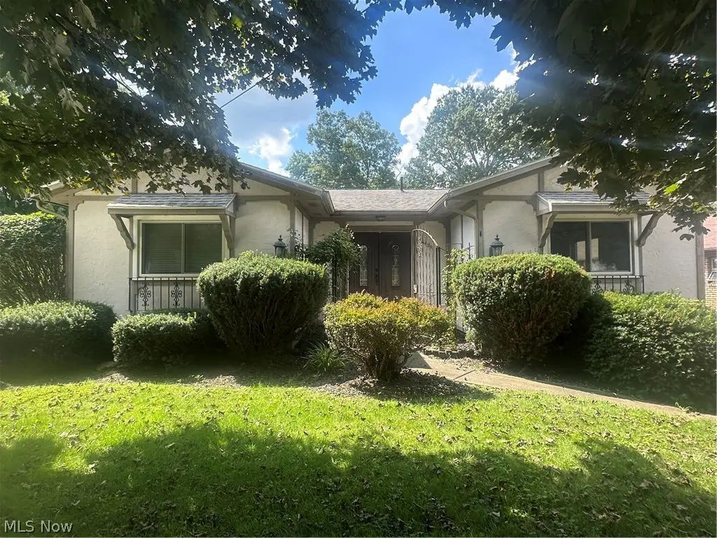 6425 Woodmoor Nw Avenue, Canton, OH 44718 - #1