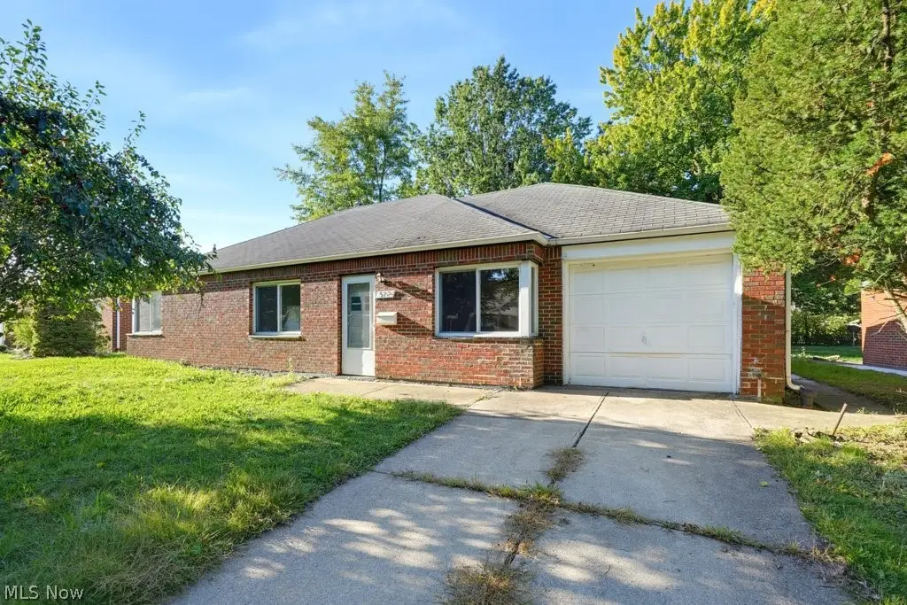 572 Hemlock Drive, Euclid, OH 44123 - #1