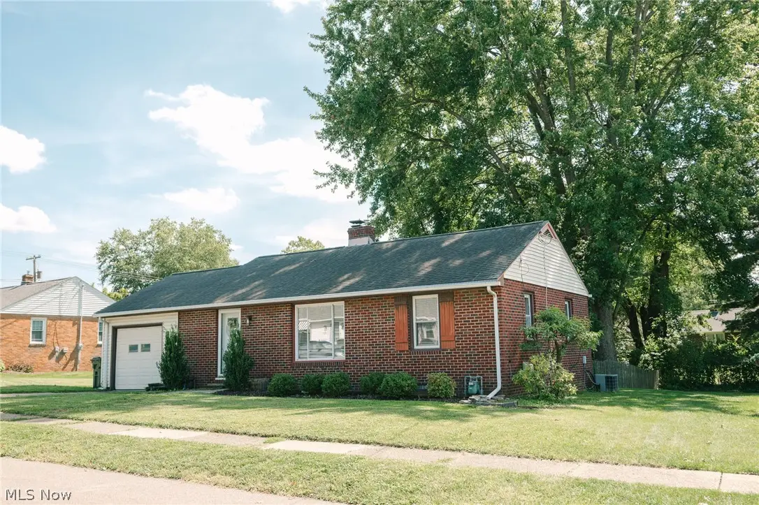806 38th Nw Street, Canton, OH 44709 - #1