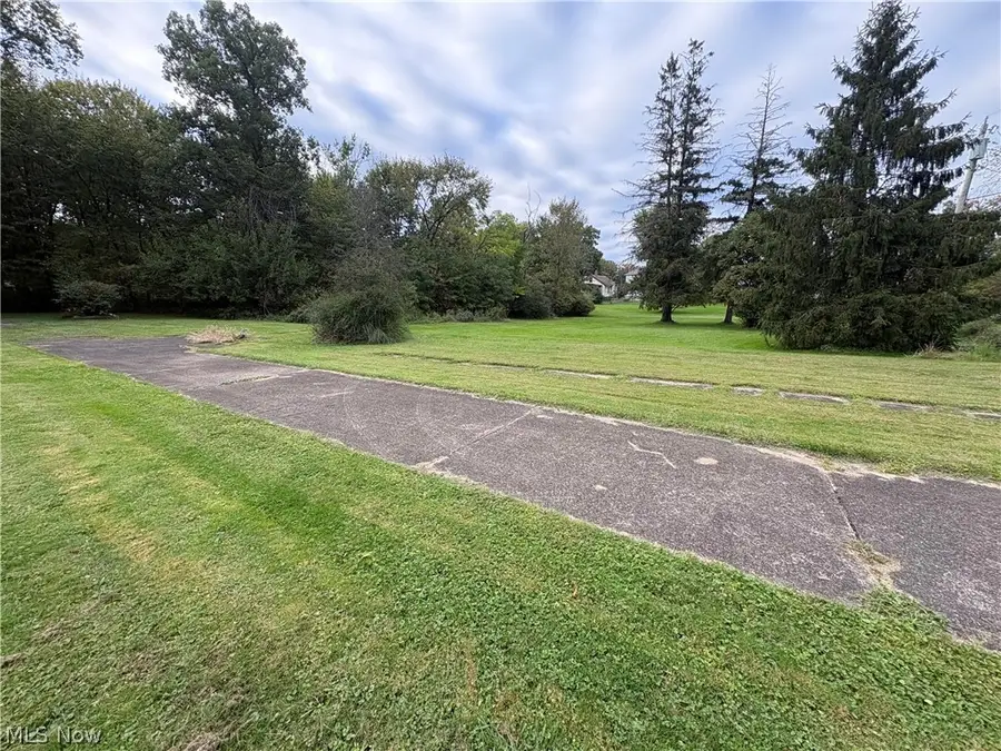 740 Oxford Avenue, Niles, OH 44446 - #2