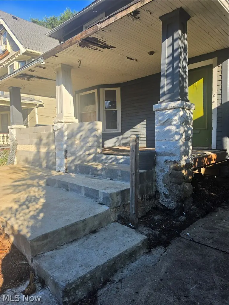 9509 Kempton Avenue, Cleveland, OH 44108 - #3