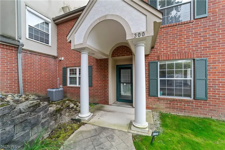 180 Fox Hollow Drive, Mayfield Heights, OH 44124 - #3