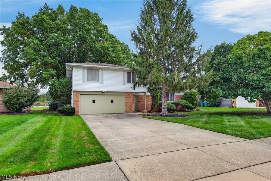5715 Skyline Drive, Seven Hills, OH 44131 - #2
