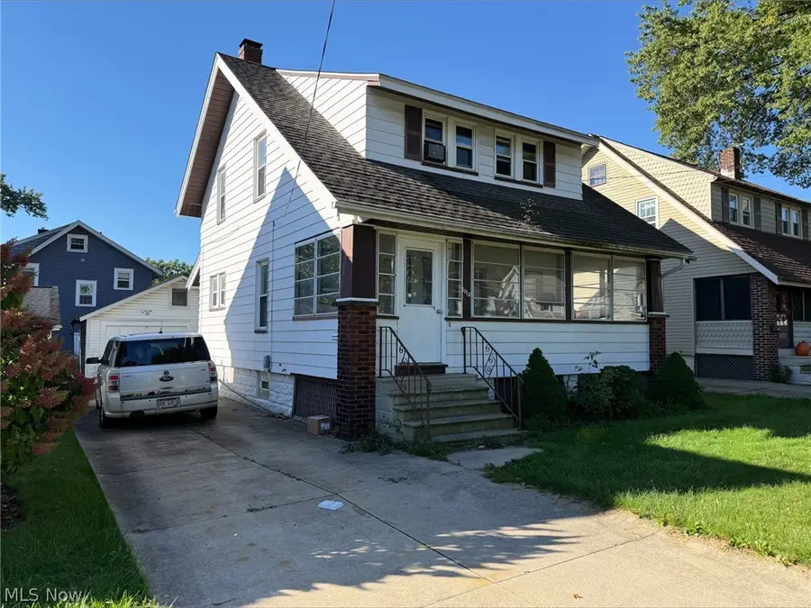 1012 Sackett Avenue, Cuyahoga Falls, OH 44221 - #3