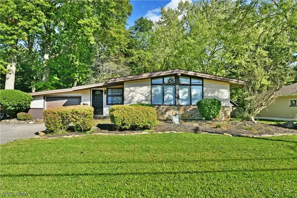 837 Pinecrest Road, Girard, OH 44420