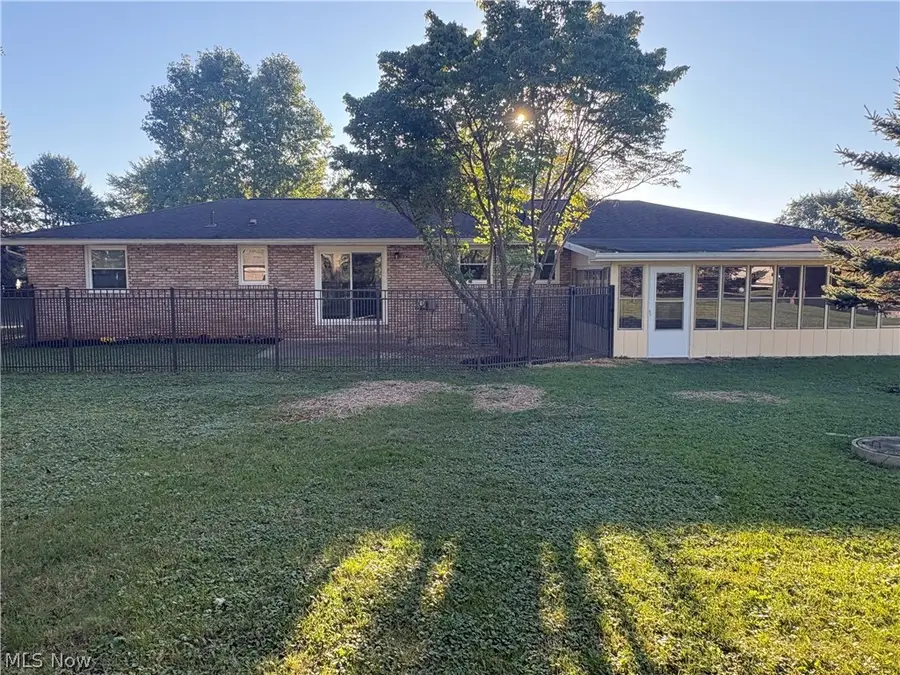 1333 Clarence Nw Street, Uniontown, OH 44685 - #2