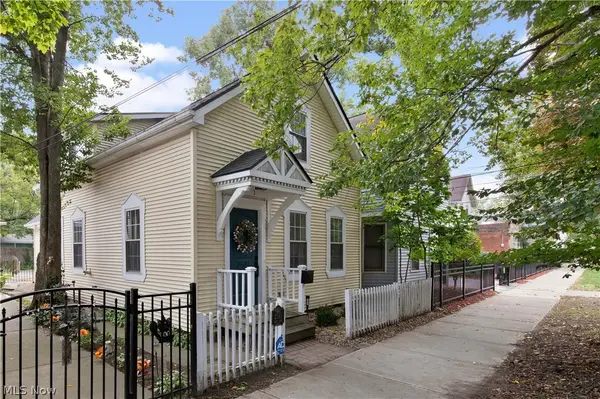 2581 W 11th Street, Cleveland, OH 44113