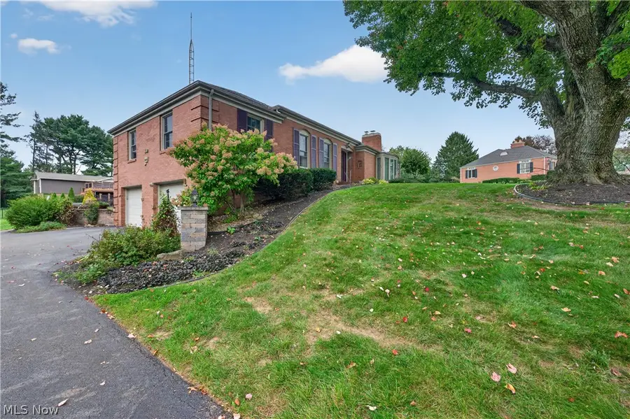 1443 Wilkshire Sw Circle, North Canton, OH 44720 - #2