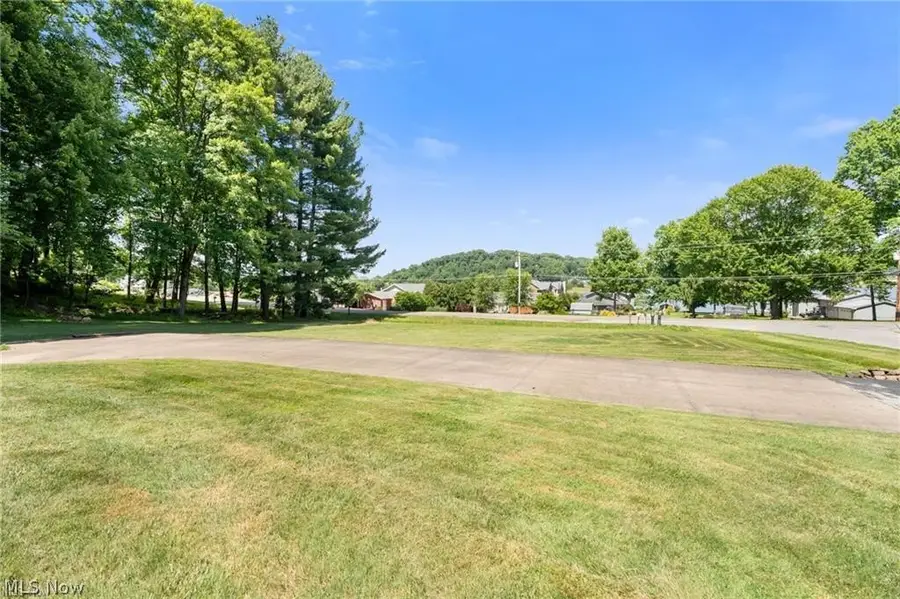63 W Mohawk Drive, Malvern, OH 44644 - #3