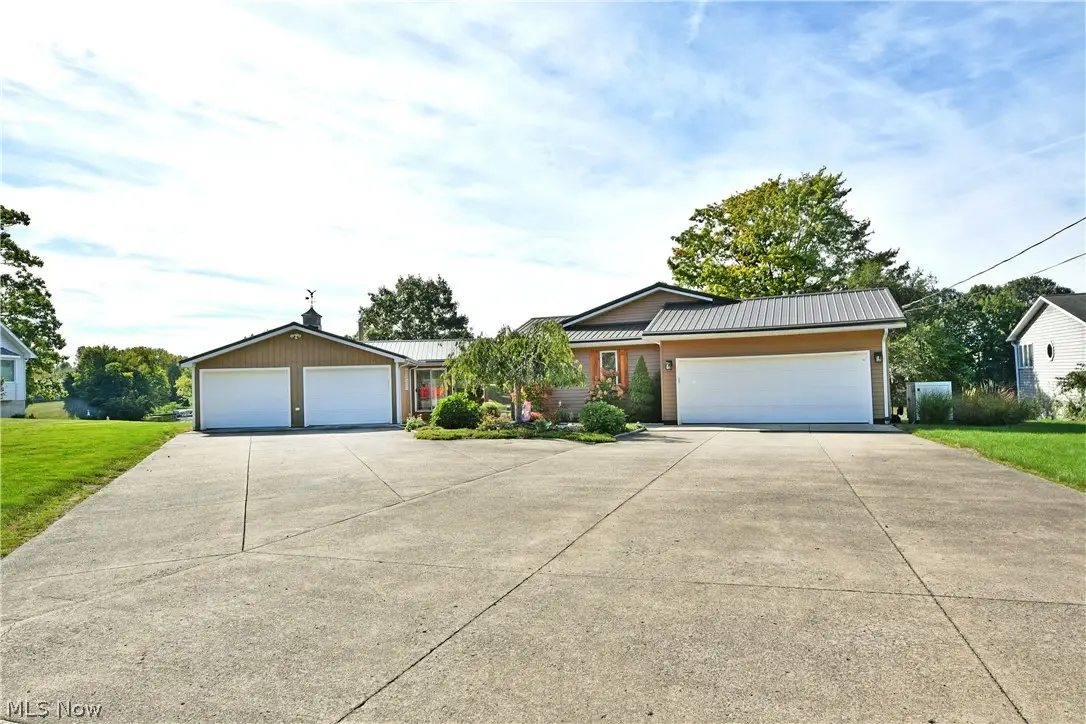 1460 Lake Vue Drive, Roaming Shores, OH 44085 - #1