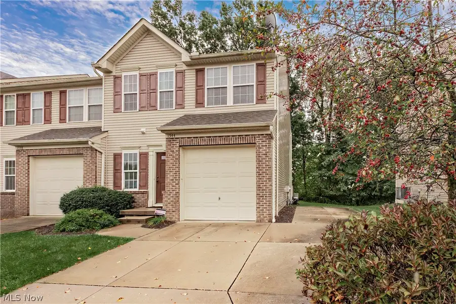 1344 Wellingshire Circle, Cuyahoga Falls, OH 44221 - #2