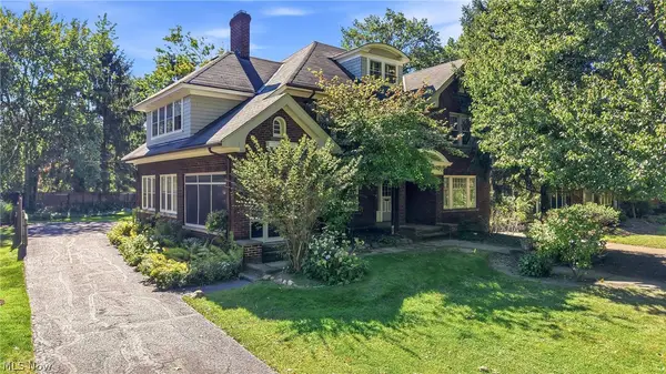 2692 Colchester Road, Cleveland Heights, OH 44106
