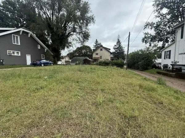 1602 Woodland Nw Avenue, Canton, OH 44703