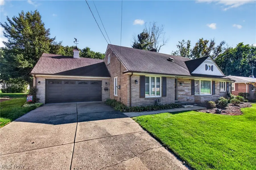 2007 Colonial Ne Parkway, Massillon, OH 44646 - #2