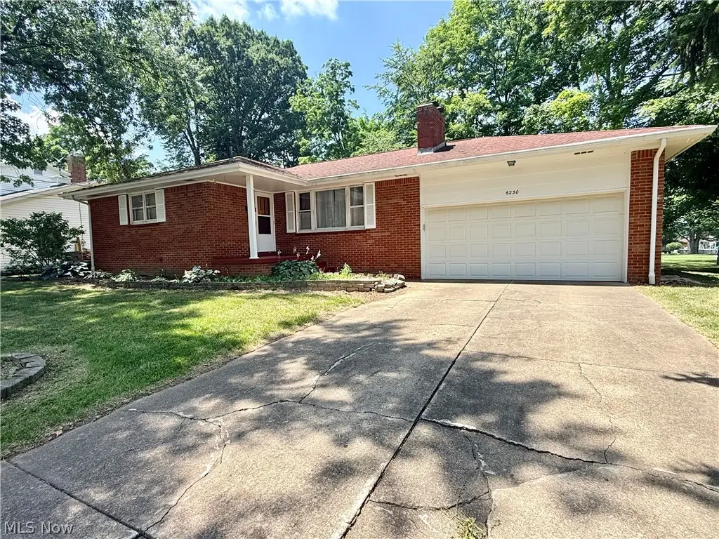 6230 Foxridge Drive, Boardman, OH 44512 - #1