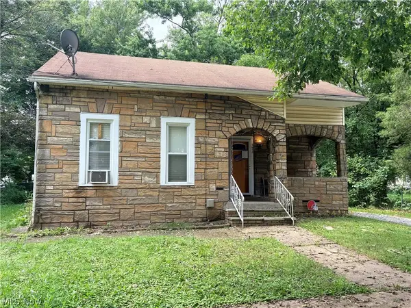 572 East Avenue, Akron, OH 44320