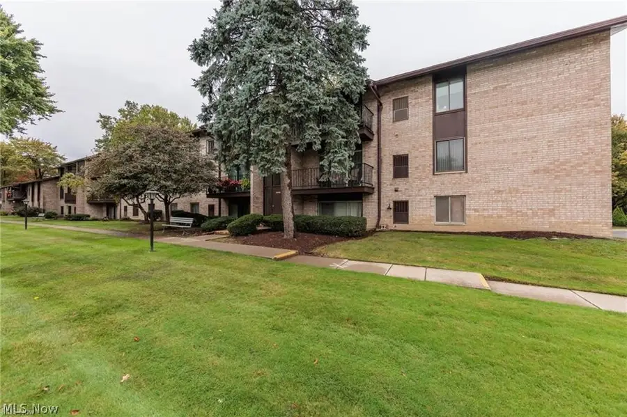 16480 Heather Lane #303, Middleburg Heights, OH 44130 - #2