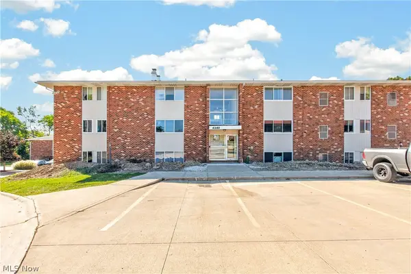 4349 Inner Circle Drive #B5, Brunswick, OH 44212