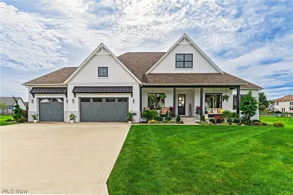 5740 Shadow Ridge Nw Circle, North Canton, OH 44720