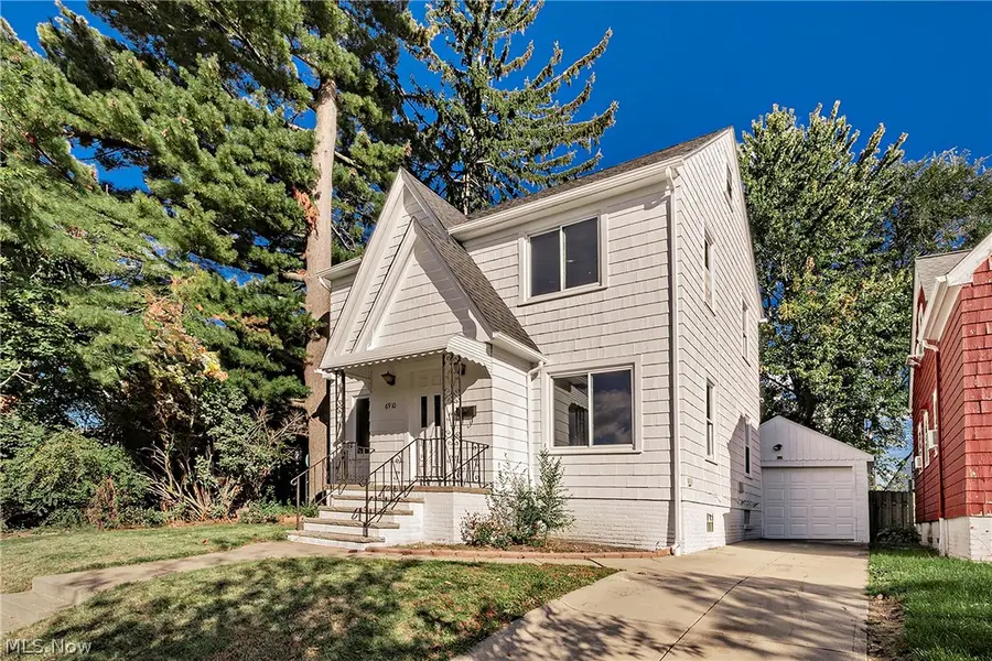 6910 Farnsworth Drive, Parma, OH 44129 - #2