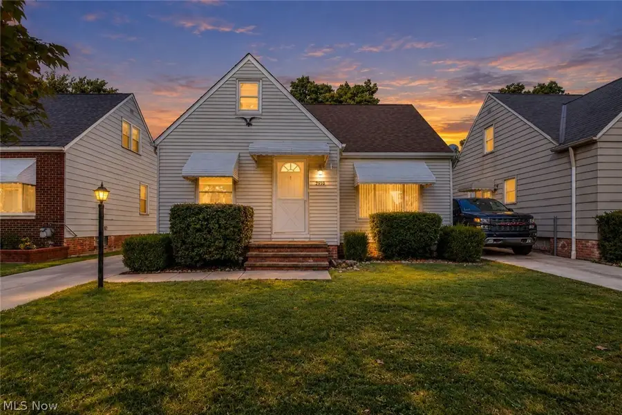 9010 Pinegrove Avenue, Parma, OH 44129 - #2