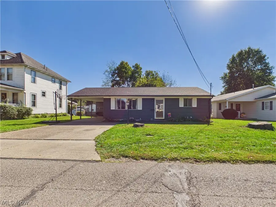 130 E 5th Street, Williamstown, WV 26187 - #2