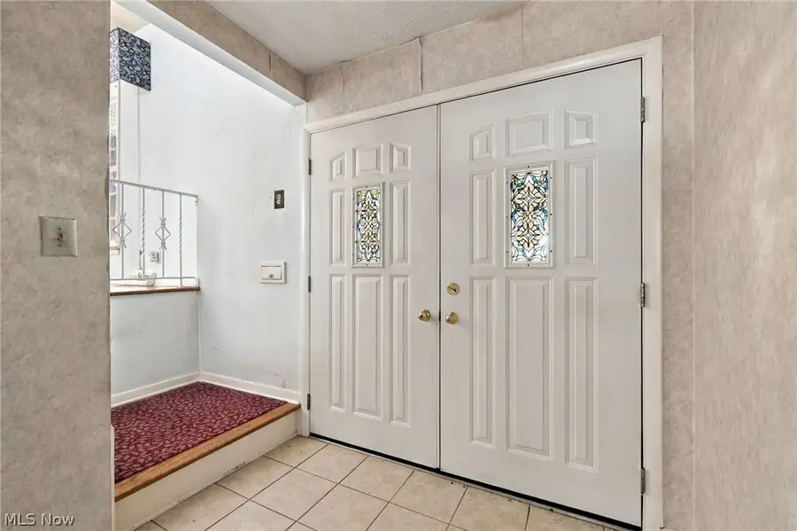 1833 Aldersgate Drive, Lyndhurst, OH 44124 - #3