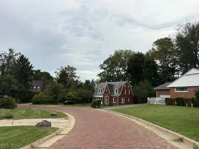 Landscape Nw Circle, Canton, OH 44709 - #2