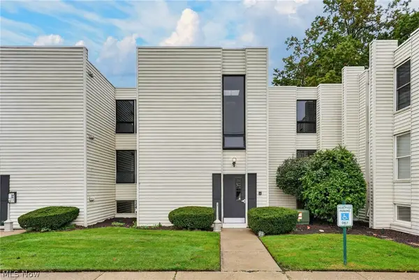 1675 Cedarwood Drive #D, Westlake, OH 44145