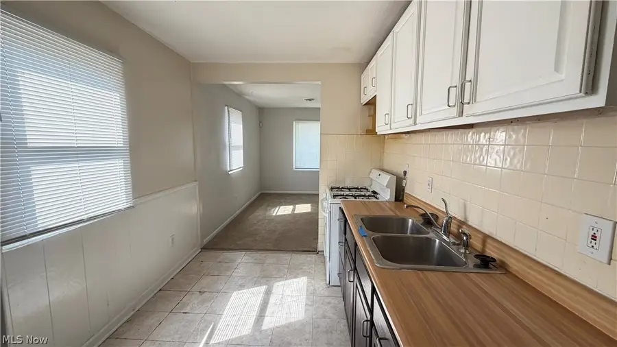 122 Fairlawn Avenue, Elyria, OH 44035 - #3