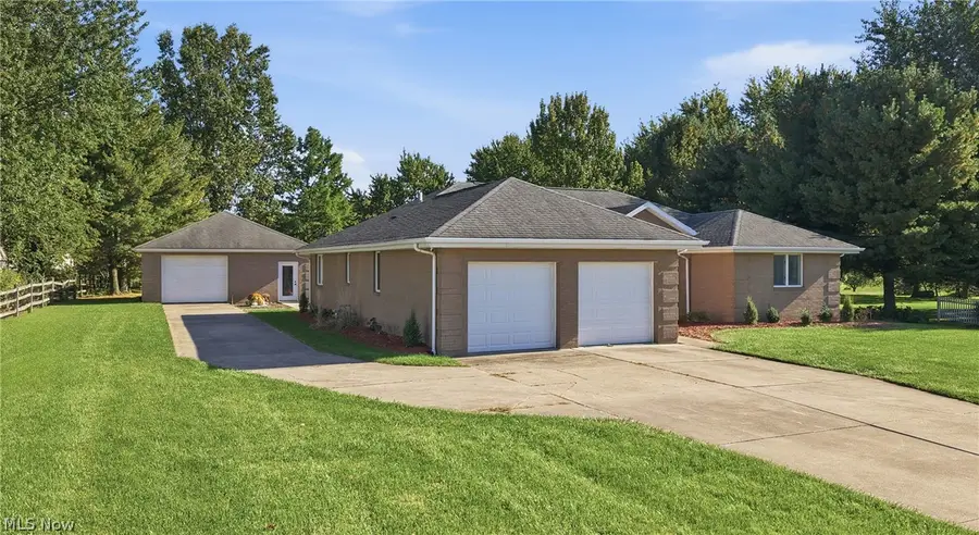 1055 Colonial Drive, Salem, OH 44460 - #3
