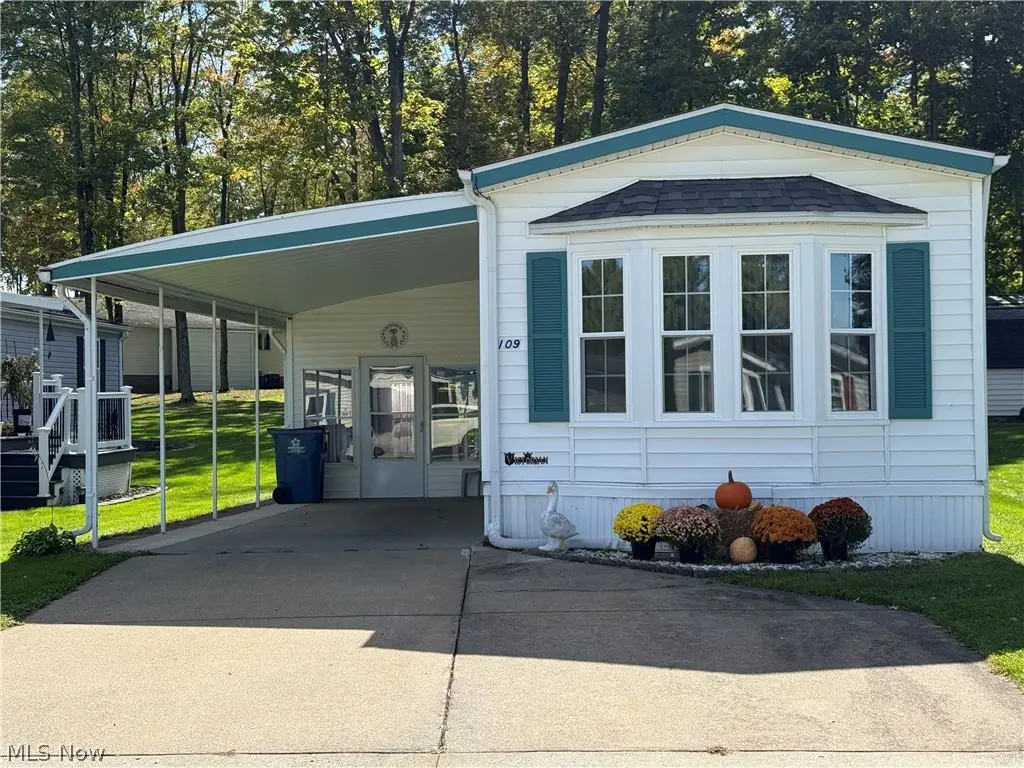 1229 Columbiana Lisbon Road #109, Columbiana, OH 44408 - #1