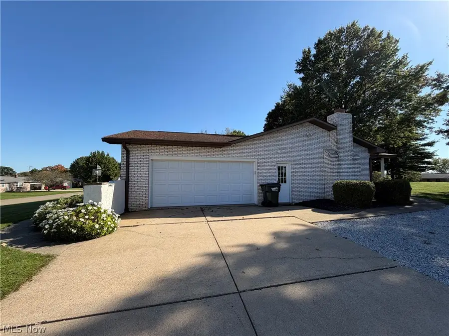 5319 Tanglewood Ne Drive, Louisville, OH 44641 - #3