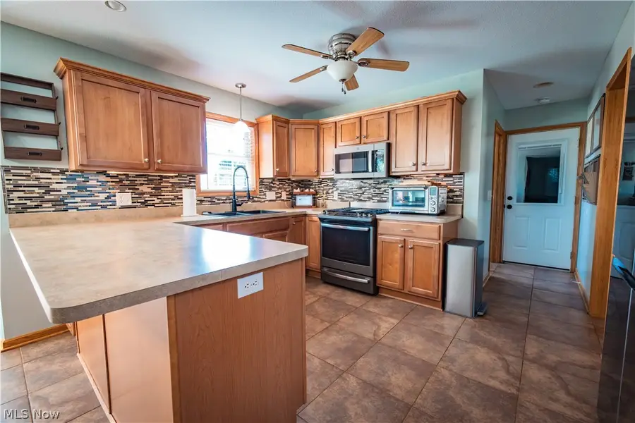 10465 Carrousel Woods Drive, New Middletown, OH 44442 - #3