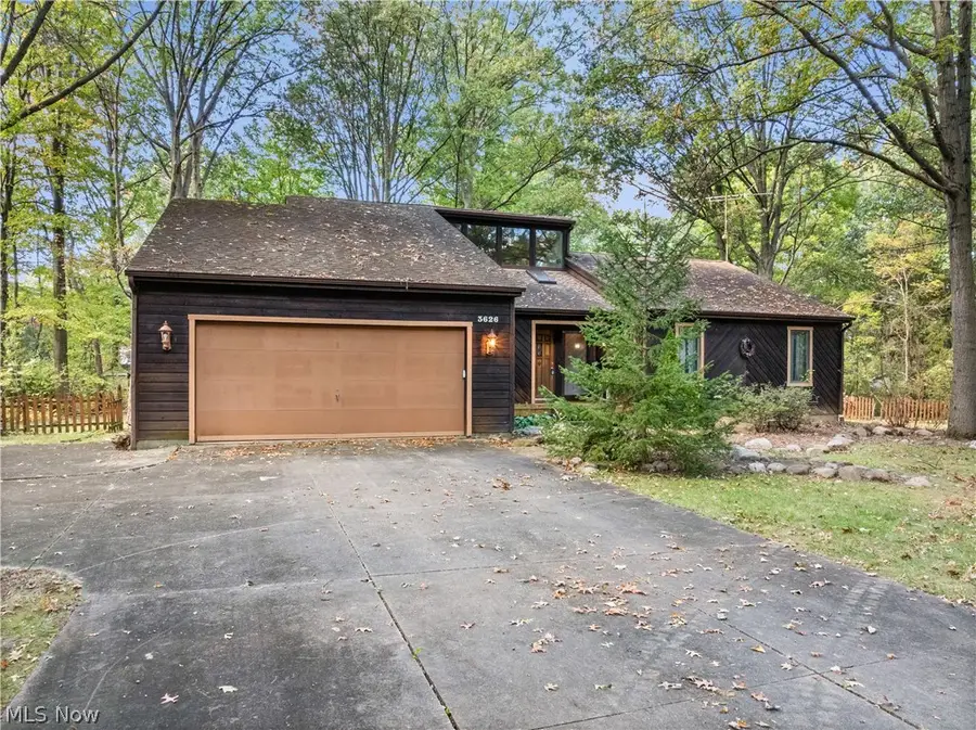 3626 Antoinette Drive, Cuyahoga Falls, OH 44223 - #2