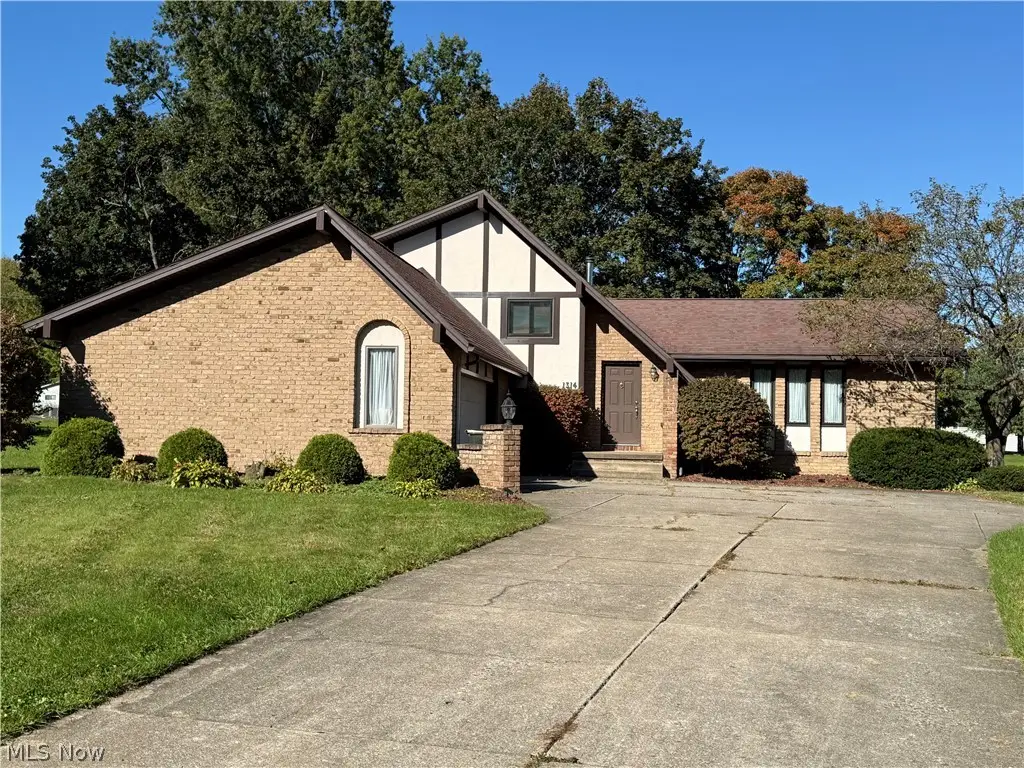 1314 Mere Court, Youngstown, OH 44512 - #1