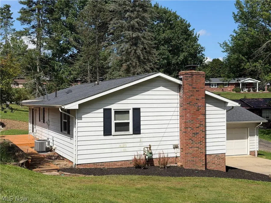 430 Hazelwood Sw Drive, New Philadelphia, OH 44663 - #3
