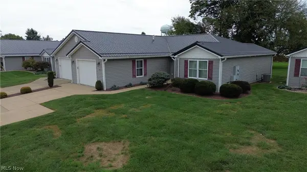 719 Oak Tree Lane, Belpre, OH 45714