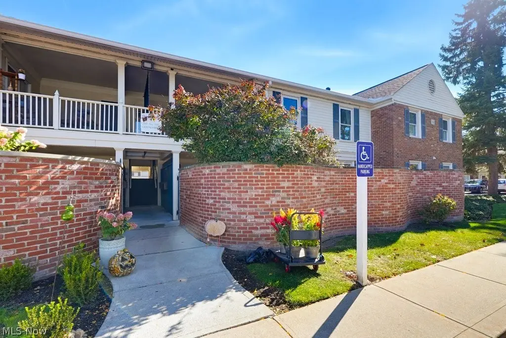 2109 Glouchester Drive, Lyndhurst, OH 44124 - #1