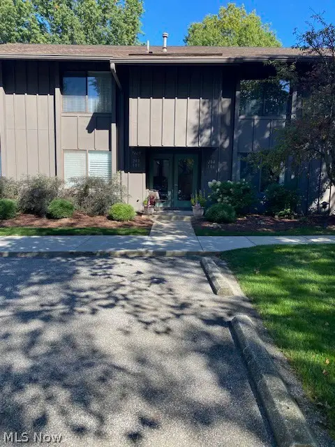 7465 Millrace Lane #102, Sagamore Hills, OH 44067 - #1
