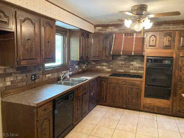 1609 S Carpenter Road, Brunswick, OH 44212 - #2