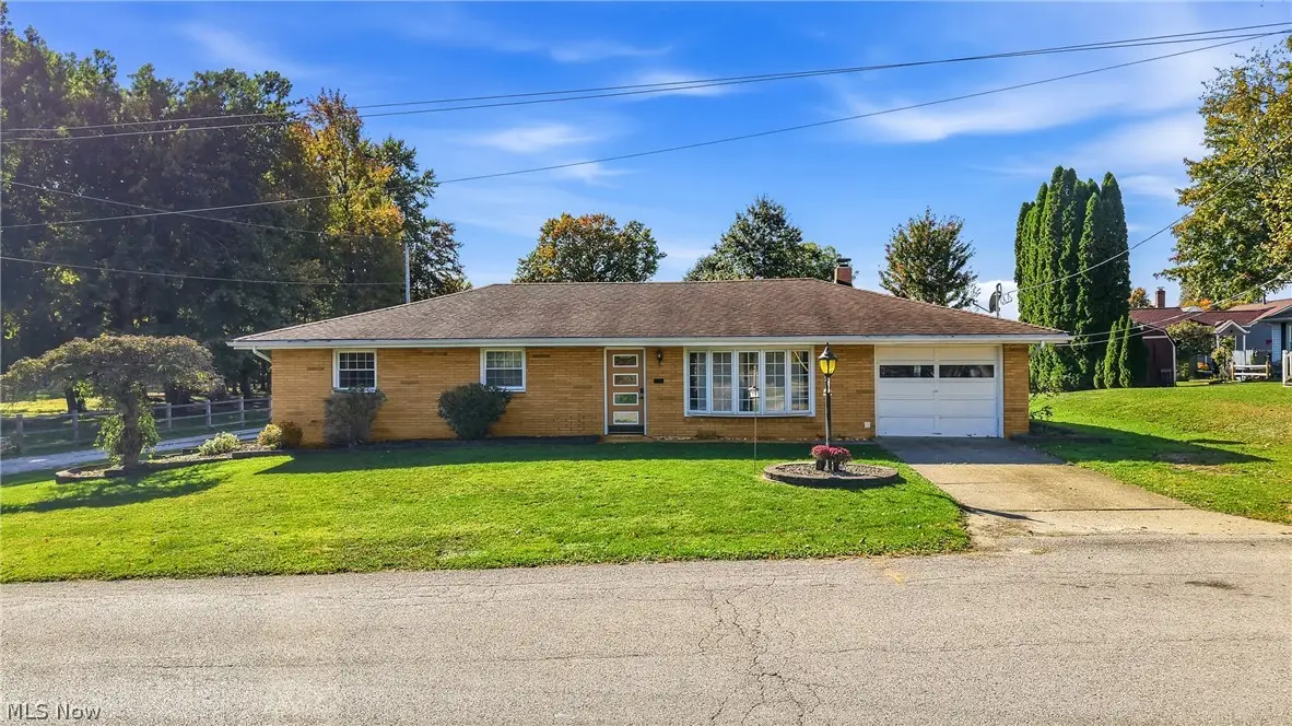 208 Creed Avenue, Hubbard, OH 44425 - #1